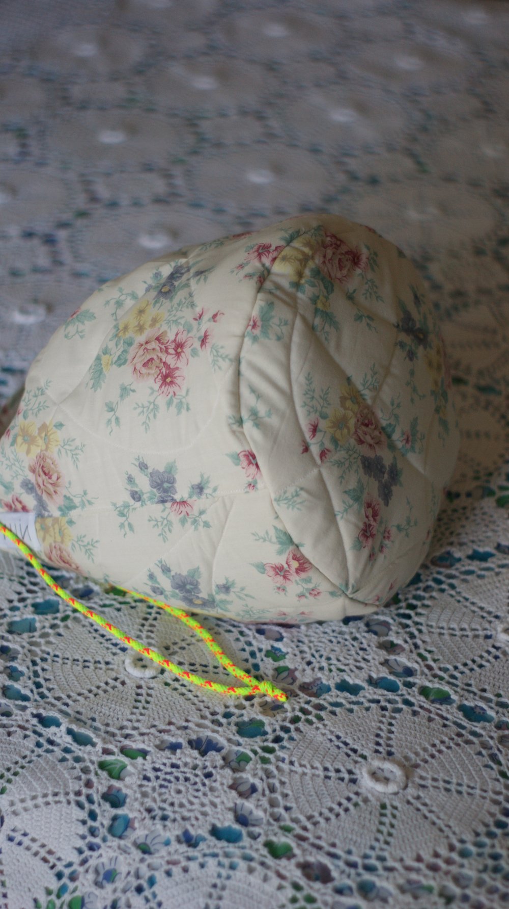 Nila - Round Drawstring Tote Bag Vintage Floral