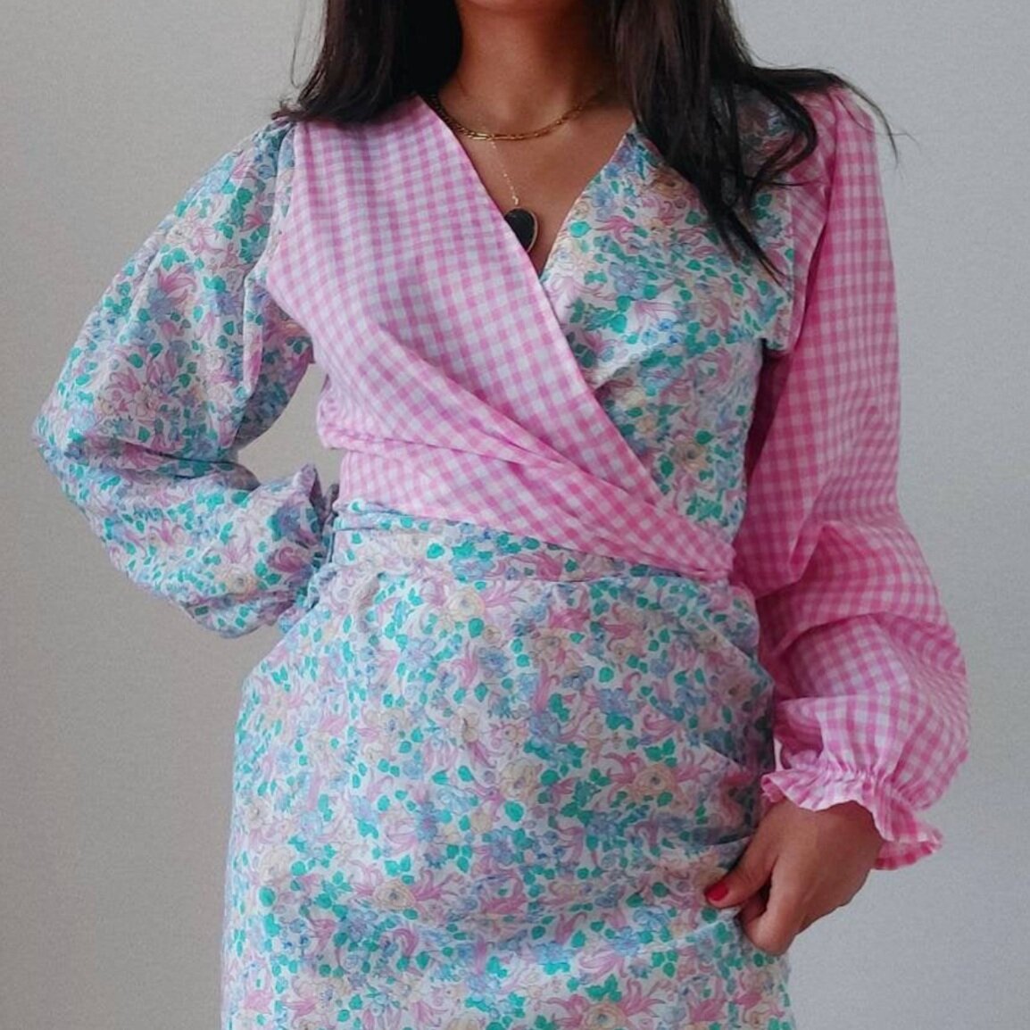 Dela Wrap Top With Long Sleeves In Gingham and Floral Print