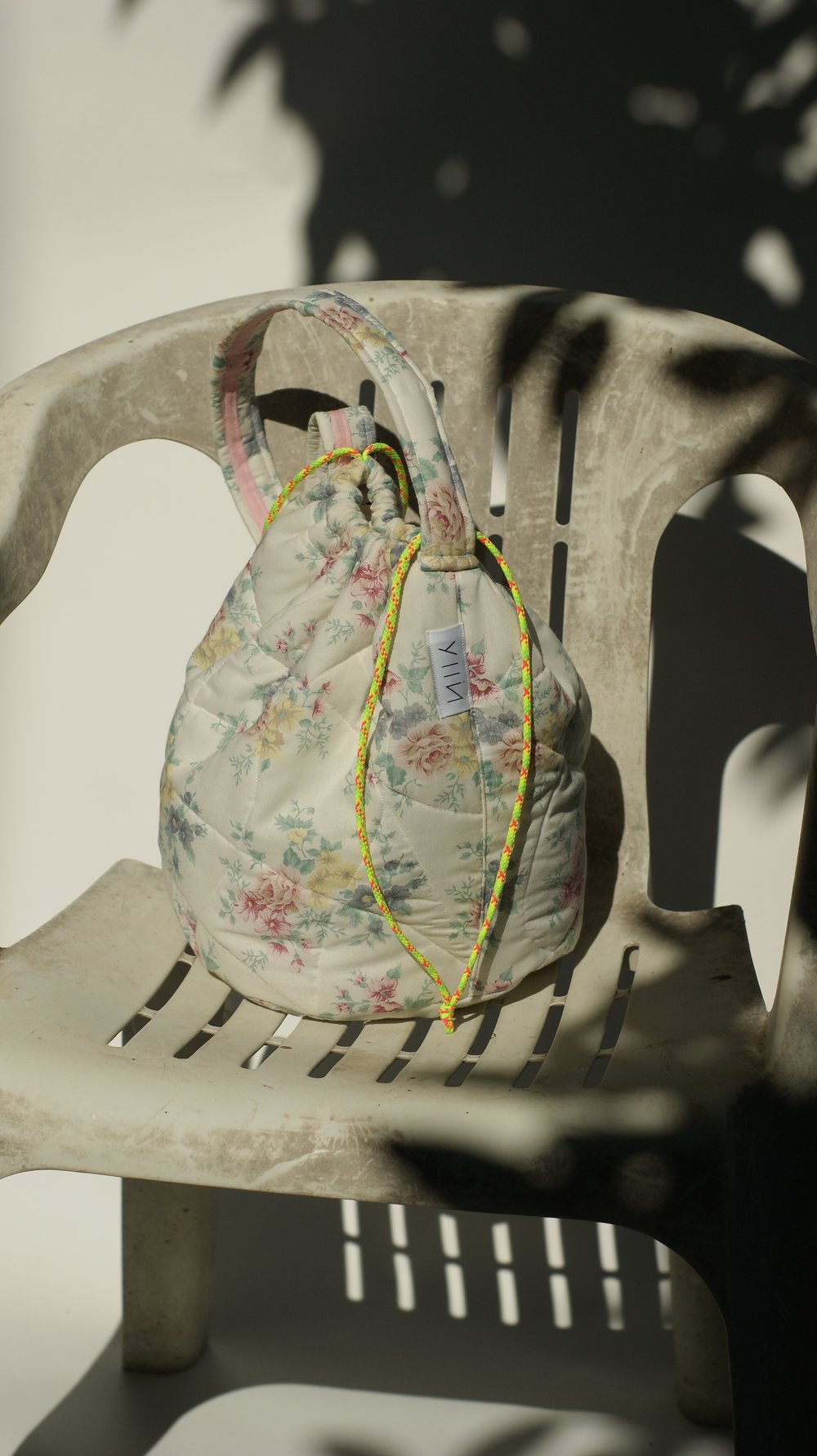 Nila - Round Drawstring Tote Bag Vintage Floral